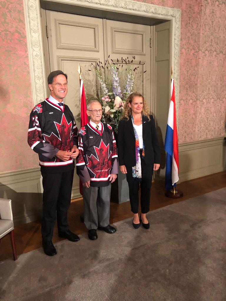 Netherlands in Canada π³π±π¨π¦ (@nlincanada) on Twitter photo Our <a href="/MinPres/">Dick Schoof</a> Mark Rutte, in the presence of @GGJuliePayette, just presented Canadian veteran mr. Don White the Don White tulips which he christened last April. Our <a href="/MinPres/">Dick Schoof</a> Mark Rutte, in the presence of @GGJuliePayette, just presented Canadian veteran mr. Don White the Don White tulips which he christened last April.