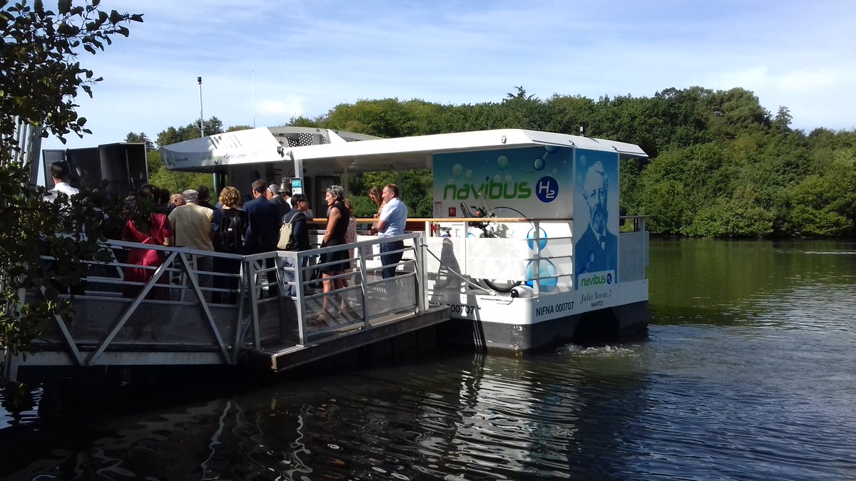 Inauguration des stations #hydrogène <a href="/NantesMetropole/">Nantes Métropole</a> avec le Navibus H2 du <a href="/reseau_tan/">Réseau Tan</a> , 1ère navette fluviale française zéro émission, et la station #multhy et les premiers avitaillements avec les #kangoo de la #semitan et du <a href="/GroupeLaPoste/">La Poste Groupe</a>  <a href="/paysdelaloire/">Pays de la Loire</a> <a href="/TRIAPDL/">TRIA PDL</a> <a href="/LPNews_PDL/">La Poste Groupe PDL</a>