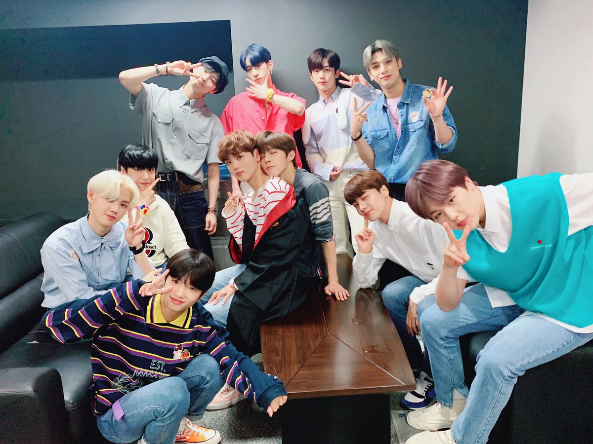 Starlightt_92's tweet photo. Pre #X1 ⚡รอบ2
💵520 ฿ 📌มัดจำ 200 !!
🌟ไม่แกะ/ของครบ!มีโปส
📮ส่ง 120/150 (มีกระบอก)
⛲รับสยาม/ฟิว/เซ็นลาด
🎯รับงาน #KCON2019THAILAND
⛔ปิด 8/9
💌สั่งซื้อDM
#ตลาดนัดX1 #XONE #ตลาดนัด
#ตลาดนัดXONE @XONE_MARKET #X1_FLAϟH #X1DEBUT #Flasj #FLAϟH
#X_ONE @EXOL_Market #QUANTUMLEAP https://t.co/4bawJakAkh