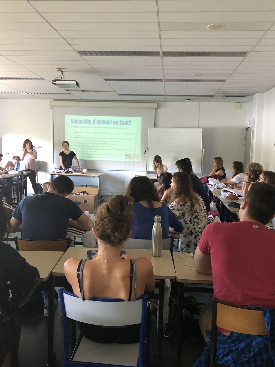 JulienS3_'s tweet photo. Formation des nouveaux tuteurs du @TutoSanteRouen sur la réforme de la PACES avec @PaulineS_ANEMF. ✏️📚 #wefic #pacesrouen @ANEMF https://t.co/fXA7QTu6bn