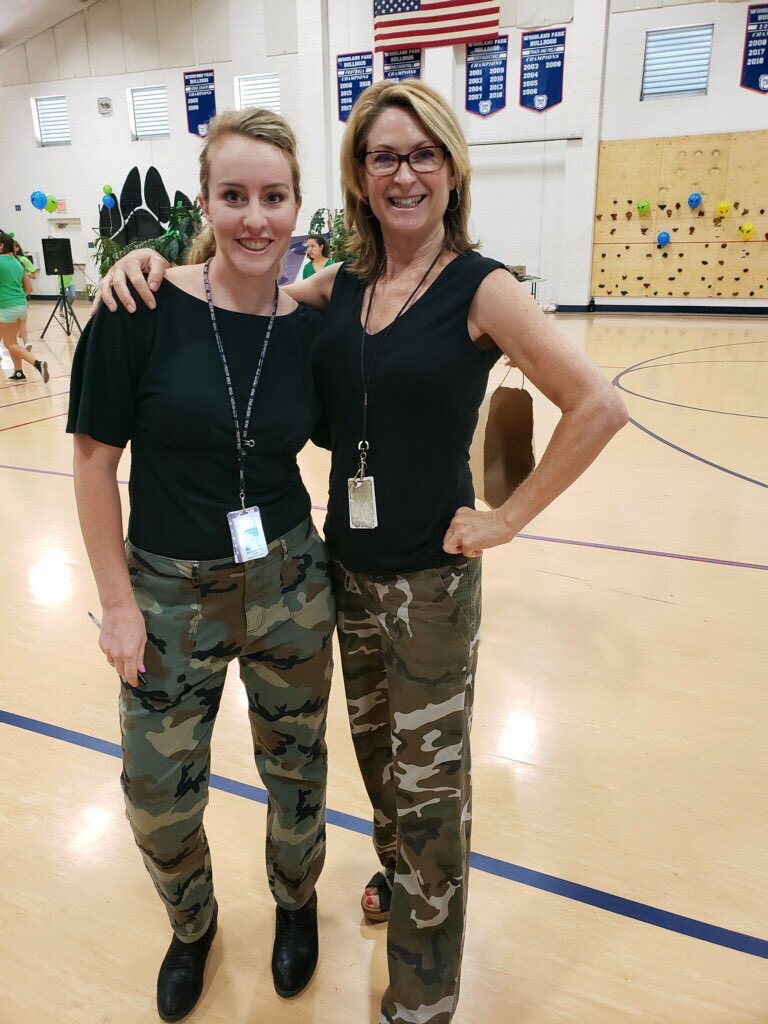 WPMSMrsO's tweet photo. #twinning for @WPMSBulldogs #Area51 day! ❤️ my team! @JulieNunesFelix 
@jessicaejanes I wish we took a picture when we matched yesterday! https://t.co/XHdYWCMB3s