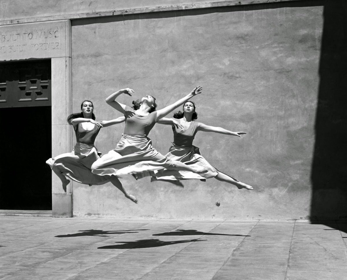 Three dancers, Mills College, California, 1929 - by Imogen Cunningham (1883 – 1976), USA
#ImogenCunningham
westongallery.com/original-works…