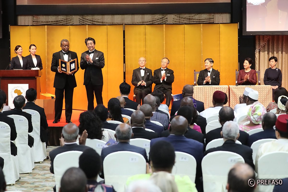 rochkaborepf's tweet photo. Félicitations au Pr Jacques Muyembe-Tamfum de #RDCongo, lauréat du Prix Hideyo Noguchi pour ses recherches dans la lutte contre les maladies tropicales.
Merci à l'Empereur Naruhito pour son invitation ce vendredi soir.
@ticad7 #BurkinaFaso https://t.co/K1Y9XKMTDn