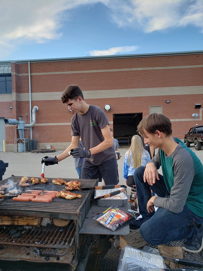 EastHickmanHS's tweet photo. #FFA Getting ready to #tailgate at tonight’s game. Grilling up the meats to support the community and our EHHS Football team. See you at 7! 🏈🏈🏈 #FlyEaglesFly https://t.co/dHme6CaIYq