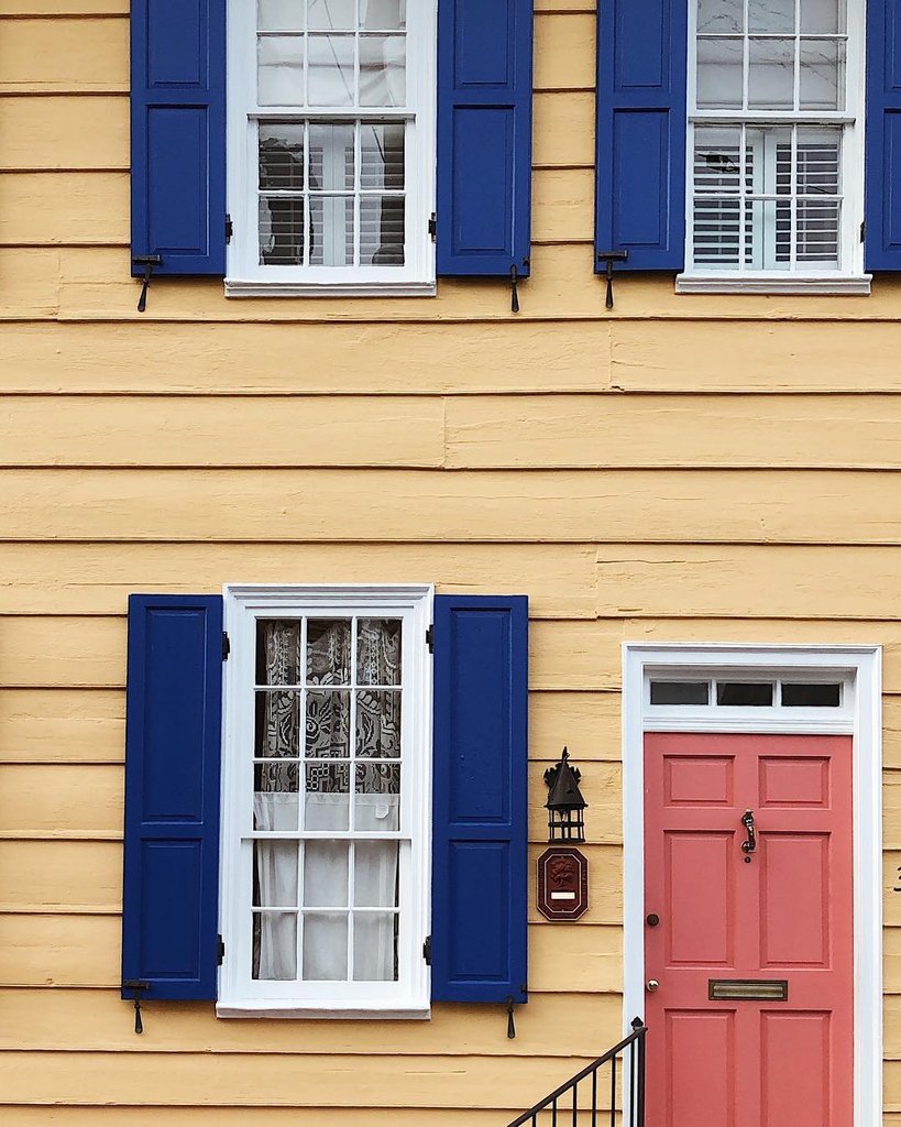 AnnapDiscovered's tweet photo. The houses in downtown are so iconic!⁠
⁠
⁠📸: @pseudo_grapher⁠
#annapolis #ananpolisdiscovered #visitannapolis #downtownannapolis #annapolislocal #annapolislife #lifeinannapolis #annapolislifestyle https://t.co/KrqnKSDopf