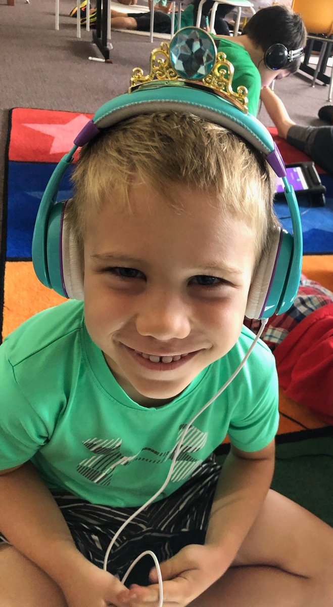 On Fridays we wear green 💚💚💚
#GreenisMagic #GreenisFamily #AllSmiles #FirstGradeLove