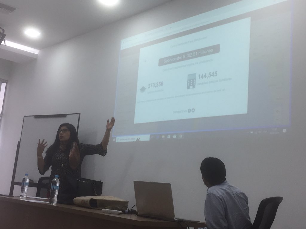 ForoPerEc's tweet photo. “La regla de oro del periodista es que no puede usar información para beneficio propio. Qué hacer si se da lo contrario? Invitar al periodista a retirarse del proyecto periodístico de colaboración. Cuando detectamos un manejo dudoso de información es igual”, @milagsalazar https://t.co/7L7yaDri0N