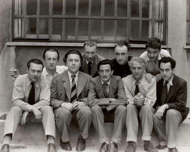 Los Surrealistas, París, 1933. 

De izquierda a derecha en la segunda fila: Paul Éluard, Jean Arp, Yves Tanguy y René Crevel. 
Al frente: TristánTzara, André Breton, Salvador Dalí, Max Ernst y Man Ray.