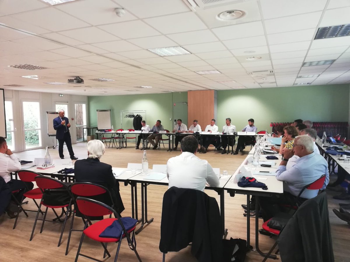 ch_bouchet's tweet photo. Aujourd'hui la république des maires se structure officiellement en association. Réunion de travail d'élus locaux autour de @ChristopheBechu qui souhaitent valoriser ce qui fonctionne, mettre en commun les bonnes pratiques de nos communes &amp; bâtir des solutions pr nos territoires https://t.co/2k3EYFssj0