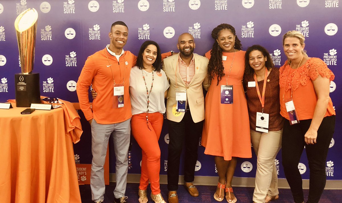 LizaCorrine's tweet photo. 🐅 WEEK 1 of @ClemsonFB ! 🐅#ClemsonvsGeorgiaTech 52-14 🐅  Great time catching up with my #ClemsonFamily &amp; making #ClemsonConnections   #ClemsonMoments @theACCDN @ClemsonUniv  #AllIn https://t.co/y2Pvb3RXQF