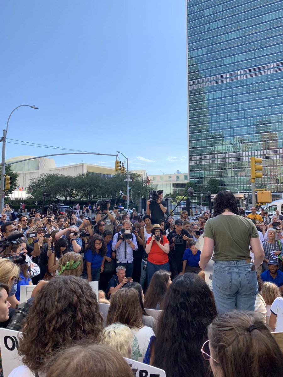 350's tweet photo. HAPPENING NOW: Youth strikers with @f4f_nyc are demonstrating at the UN with @GretaThunberg

The NYC youth #ClimateStrike is demanding:

❌No fossil fuels 
🌎Globally equitable climate solutions
💰Hold polluters accountable

#StrikeWithUs Sept 20: https://t.co/UpYD03eeUn https://t.co/bBcIJm0g01