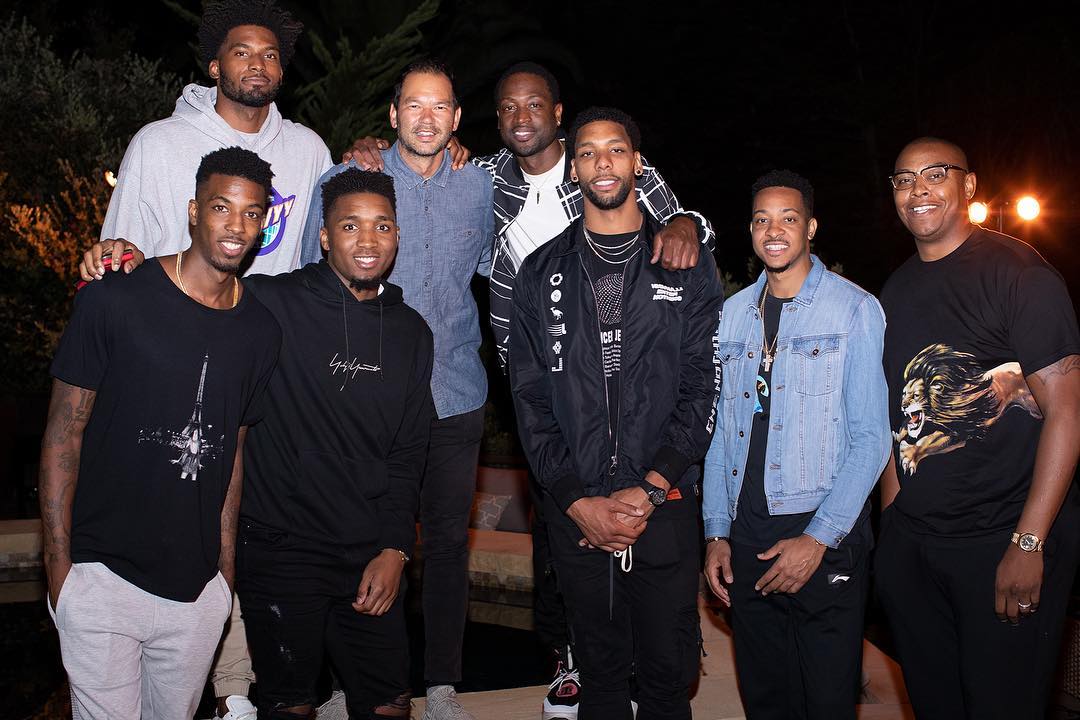 MajinApe's tweet image. We don't mention enough how @dwyanewade could just relax w/ being a top 3 all-time SG, yet he's ALWAYS working out &amp;amp; mentoring the next gen of players. Former hoopers stay taking shots at the younger ones, yet he's consistently pushing em to better than even him #flashMentality