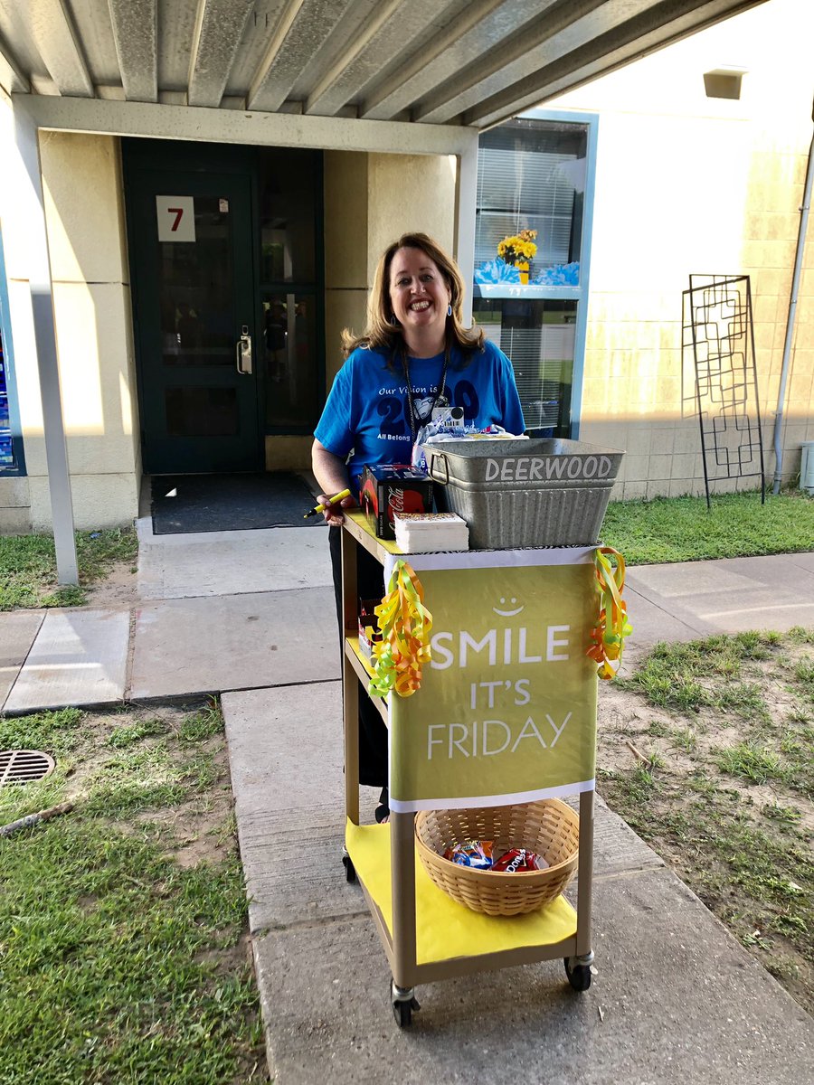 Who else has an awesome principal who delivers to their outdoor classroom?!? <a href="/HumbleISD_DWE/">Deerwood Elementary</a> #DWE2020 #lovemyschool