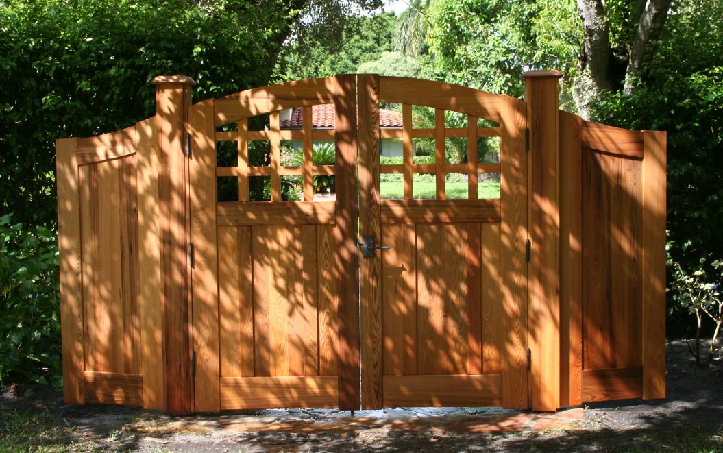 Looking for a way to incorporate cypress outdoors? Select grade cypress can create an impressive gate | @FloridaCypress #realwoodreallife #cypress #selectcypress #exteriordeisgn bit.ly/2U4cjNy