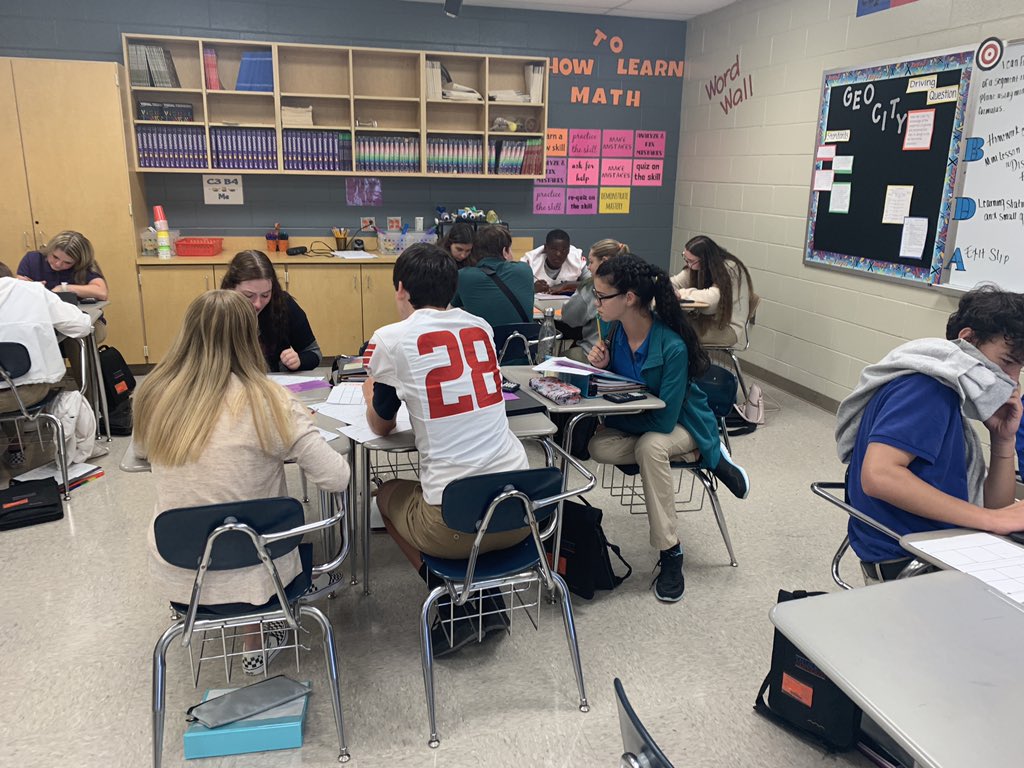 123JStock's tweet photo. Who says stations don’t work in high school?!? Ss look pretty engaged to me !!! 😁 @MunfordHigh https://t.co/CGxDHlBkKh