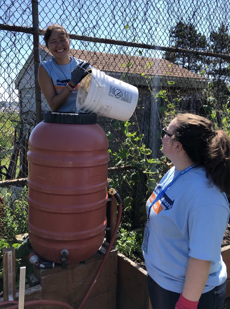 SaraBeeMoore's tweet photo. Working hard at @SalemYMCA GreenSpace! #SSUService @FYSuccess @SalemStateCCE https://t.co/e4L1v7bDCn