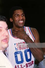 Robert Parish 
Happy Birthday
Robert Parish riendo...La FOTO 