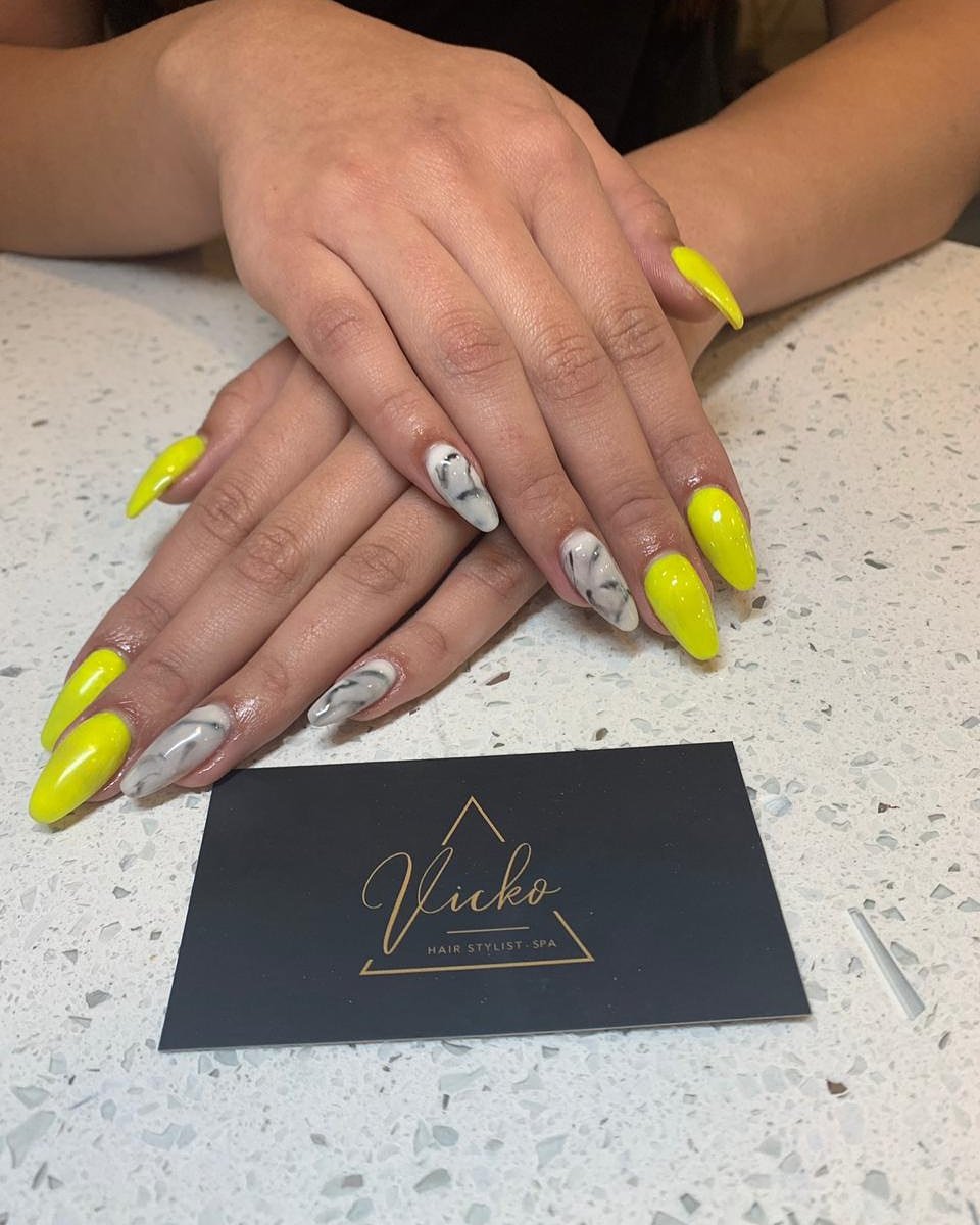 Vickohair's tweet photo. Hoy es viernes y las uñas lo saben, saben que es día de manicure 💅😏. Te esperamos!.
.#VickoHair #Promociones #Alisado #Iluminacion #Depilacion #Peluqueria #Salon #Mujer #Spa #SpaDay #Mexico #MexicoDf #Beauty #Tips #Estetica #VickoHairMexico #Relax #DepilacionCera #Manicure https://t.co/SaY90qRLD0