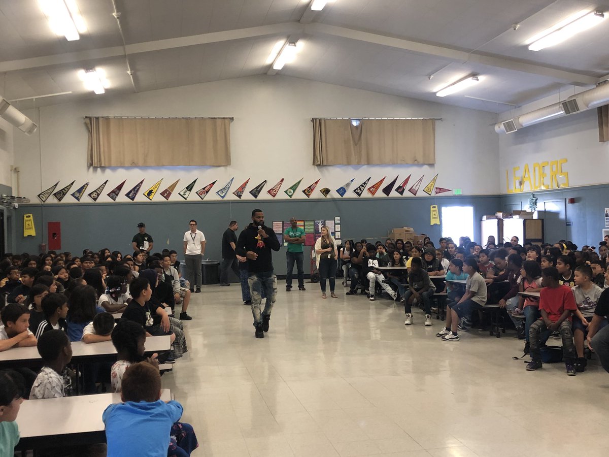 alsil23's tweet photo. Taylor Leadership Academy is so thankful to welcome @georgeatk3 a former Taylor student, Notre Dame graduate, and NFL player! So inspirational to meet a student from Taylor who has achieved his dreams through hard work! https://t.co/e6nJPyDTPX