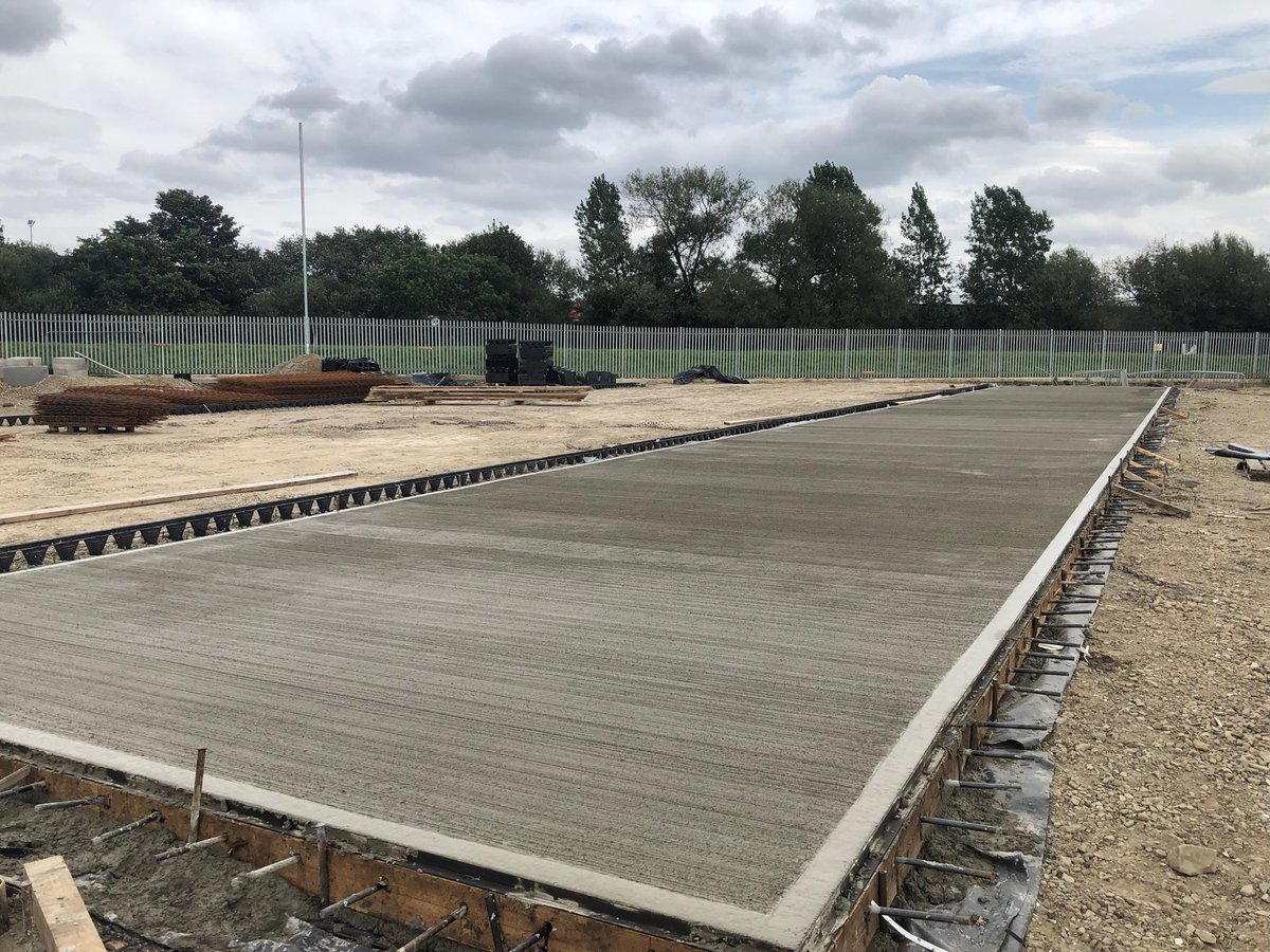 radconstruction's tweet photo. First pour on external slab in Brighouse. Only another 6800m2 to go....#Huddersfield #constructionuk https://t.co/SKPCxn7ooa