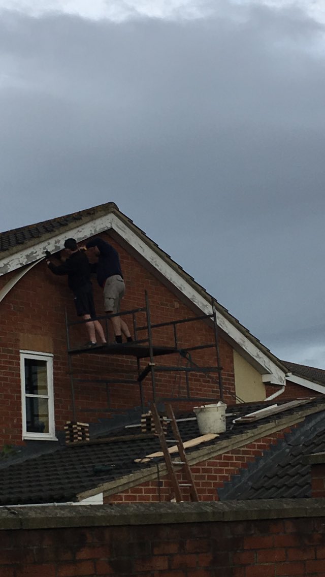 ryanleach75's tweet photo. Some people like to take risks. But I don’t think you should be risking ya sons life. Fool. ⁦@H_S_E⁩ https://t.co/ChCUl6PTKX