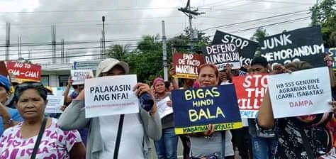 kmp_phl's tweet photo. August 30.

What happened today?

Farmers from Camarines Sur rallied against rice tariffication/liberalization policy that is killing the livelihood of farmers. https://t.co/v6glQ8Oom4