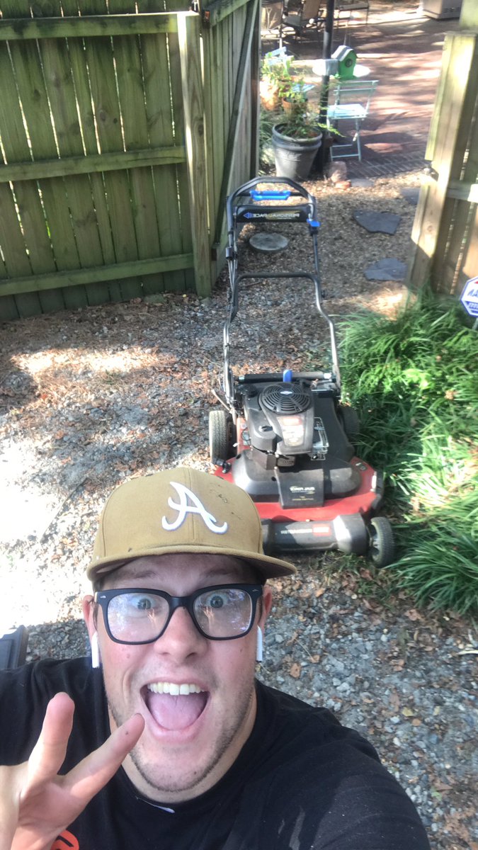 chrisfrich's tweet image. Out here grindin’. #ImInControlGaryVee