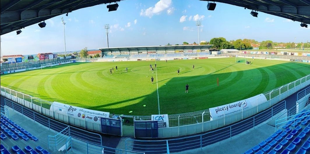 ACFC_16's tweet photo. 😍Quelle pelouse ! ⛳️
⬇️ Les 16 joueurs qui fouleront #Lebon :
👥 #Chaumet, #Sintcheu, #Desroches, #Djabou, #Gomis, #Gerard, #Moges, #DeBody, #Lacroix, #Barcq, #Gonçalves, #Franco, #Lobo, #Alouache, #Cuvier, #Moke
ACFC 🆚 #SaintPryvéSaintHilaire
⏱18h
#ACFCSPSH #National2 #ACFC https://t.co/lElQcl8Tio