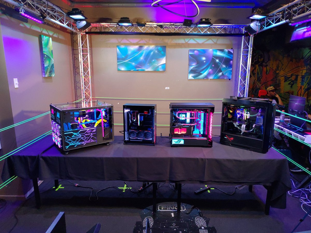 Glyphics's tweet photo. I’m here at The Wall Gaming Lounge at the Rio with @ASUS_ROGNA #rogultimatebuildoff Countdown on https://t.co/SogSreLyUX https://t.co/f4drt1YKiX