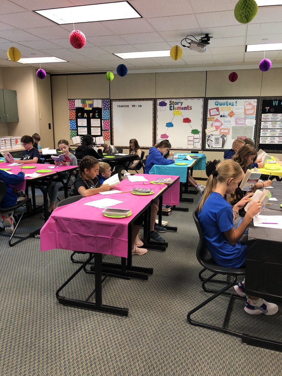 mrs_lawrence307's tweet photo. Ended a great first week with some book tasting! #CISBlueTeam #ReadingisFUNdamental #StarbooksCafè #ReadingRocks @bethanyschrag @MissyCirincione @CISCMSD @McmillonShelley https://t.co/YXdSffOLcm