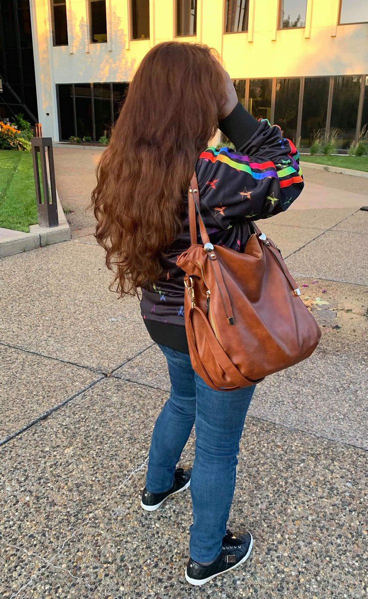 mimijamms's tweet photo. Got my hair done and I’m loving it 😍 added vibe with my @JeffreeStar jacket ❤️💯🔥 #hairtransformation #chococaramel #HairLove #FridayMotivation https://t.co/2iInGsRGym