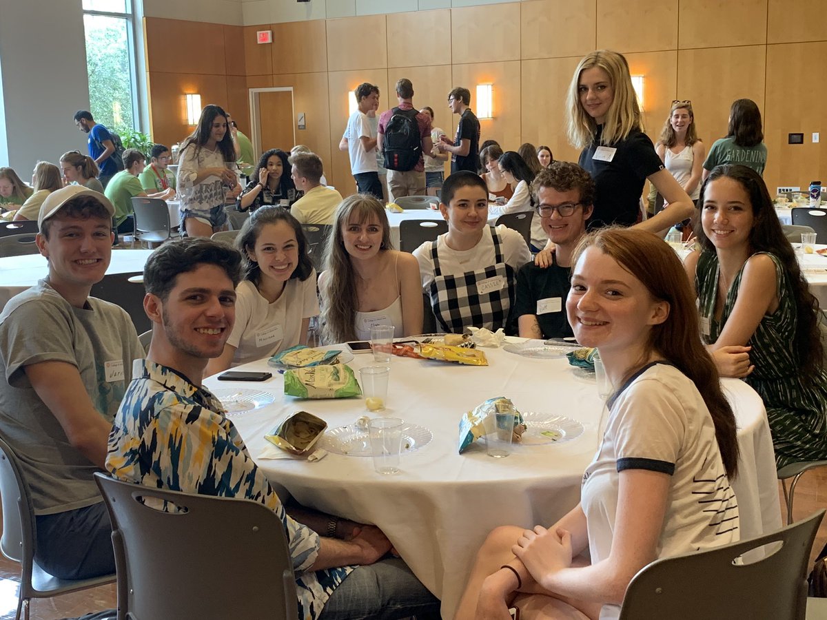 lahonorsut's tweet photo. Happy first week of school LAHers! We had a great time meeting the incoming freshman and reuniting with returning students at the LAH Luncheon. We wish you a wonderful rest of the year! #HookEm 🤘🏽🤠 https://t.co/eJvQeHBW9t