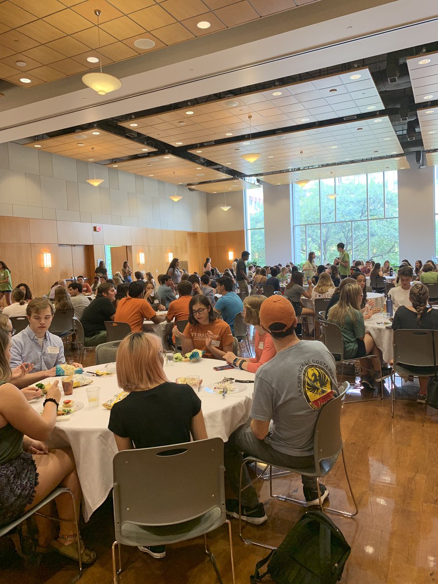 lahonorsut's tweet photo. Happy first week of school LAHers! We had a great time meeting the incoming freshman and reuniting with returning students at the LAH Luncheon. We wish you a wonderful rest of the year! #HookEm 🤘🏽🤠 https://t.co/eJvQeHBW9t