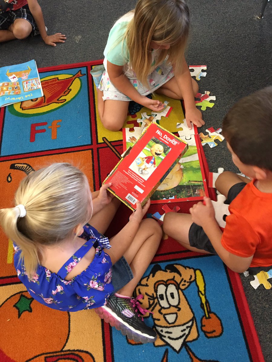 k_fine15's tweet photo. Choosing time! @Fuerte_Falcons @CajonValleyUSD #Kindergarten https://t.co/swGgKeT8Xt
