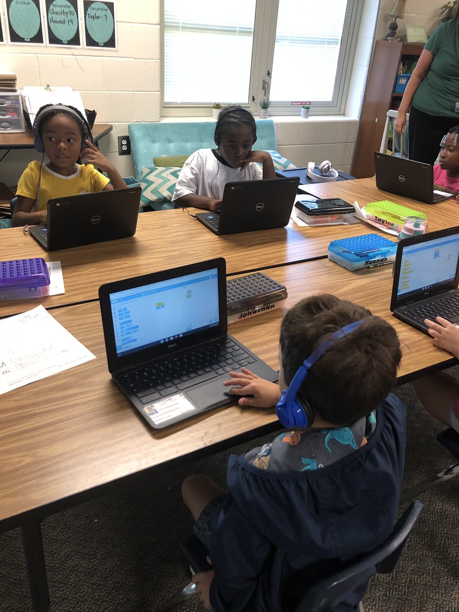 sandy_shuman's tweet image. Our first coding day with our new Code to the Future coach! @SEstarsR2 #codetothefuture #firstgraderocks