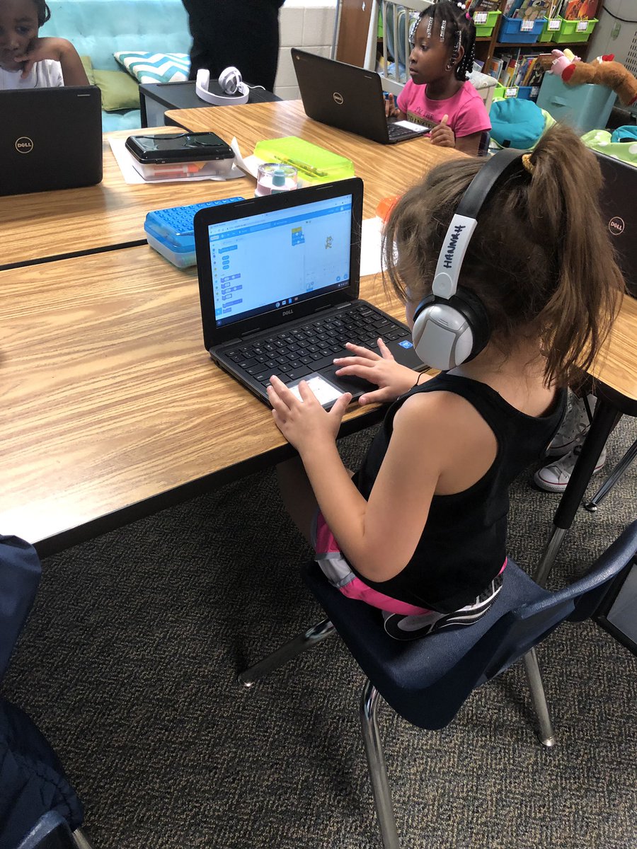 sandy_shuman's tweet image. Our first coding day with our new Code to the Future coach! @SEstarsR2 #codetothefuture #firstgraderocks