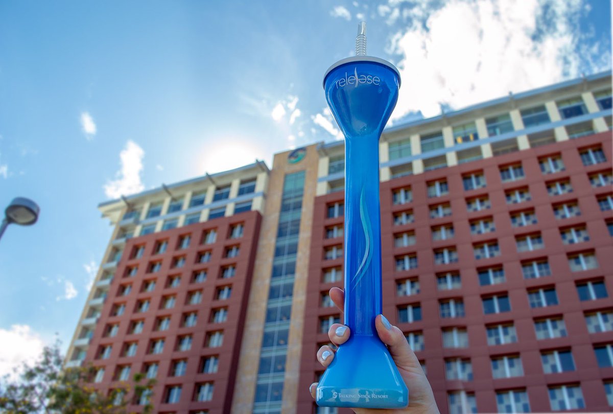 wavedayclub's tweet photo. This weekend is your last chance to snag one of our #ReleasePoolParty cups this season! Fill yours up for #LaborDayWeekend! πΊπΈ https://t.co/FVdEbgOs1L