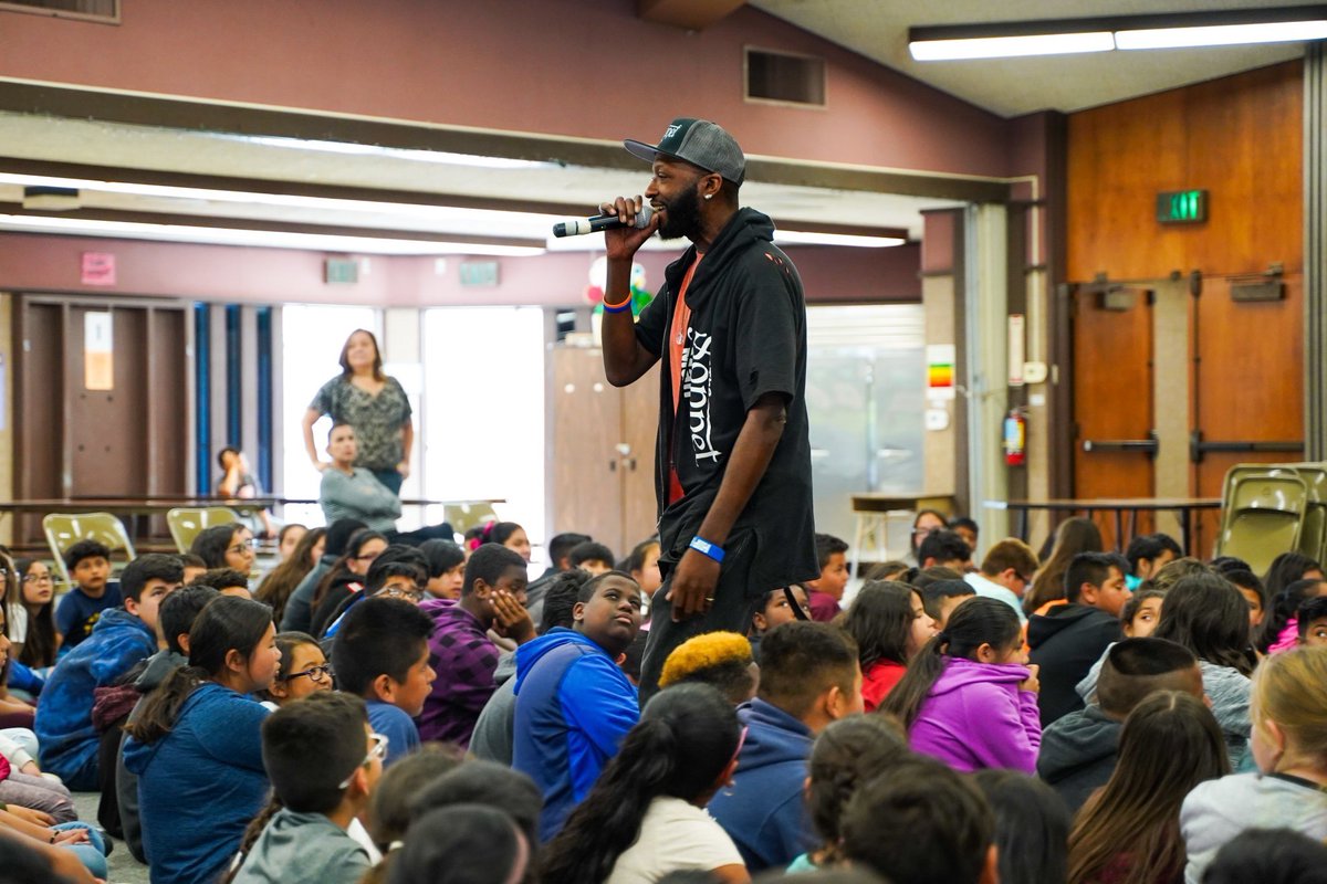 ShowsinSchools's tweet photo. The Sonnet Man introduces and makes Shakespeare accessible to students through the medium of music in a genre they know and love – Hip Hop! The Sonnet Man for Hip Hop Shakespeare Assemblies, Workshops, and Residencies! #SonnetMan #SonnetManNYC
https://t.co/cETH2CuXFj https://t.co/3iT559C6xT