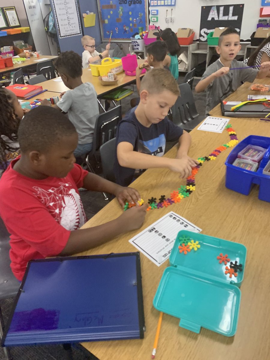 MillerMillerTX's tweet photo. Using STEM bins this morning for our quick write.  #buildamaze @brookebrownTOTB #teamault https://t.co/mHL7a3QT7z