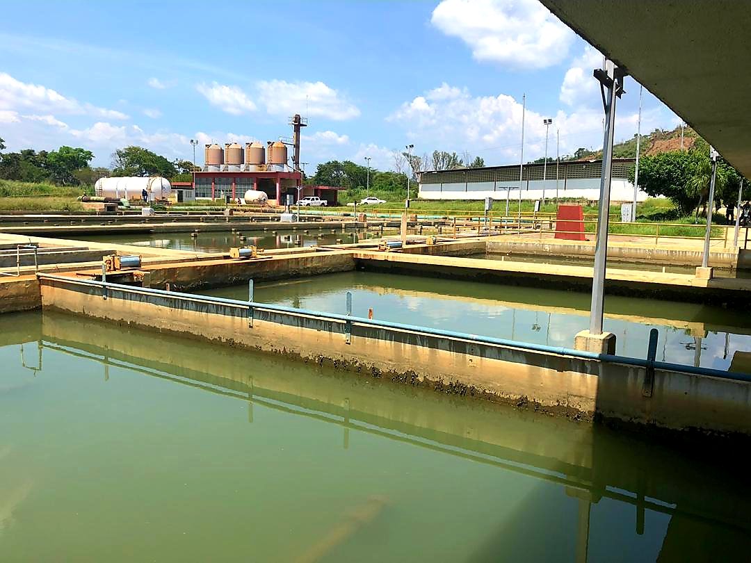 1.Luego de inspeccionar el Centro de Distribución de Agua "Copaiba", recorrimos embalse de "Burro Negro" con la ministra, Evelyn Vásquez, y el alcalde Leónidas González. Darle al pueblo de la Costa Oriental, buenas noticias. Aumentamos 30%  el servicio  (...)
#VenezuelaPotencia