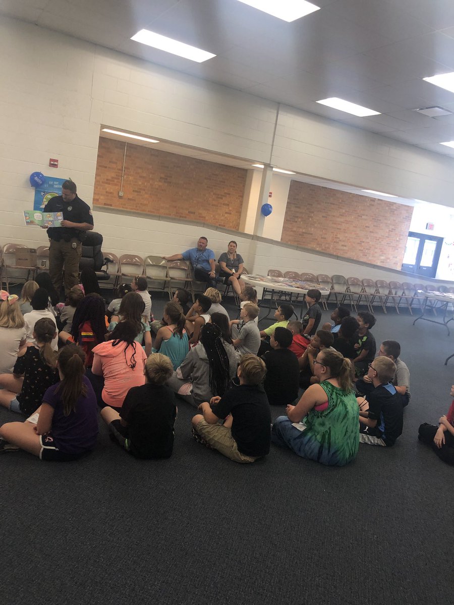 ESLisfun2day's tweet photo. @Fairborn4th5th @RIFGivingPage  what an amazing day giving books out to every student in our school! https://t.co/hfjcjXejPd