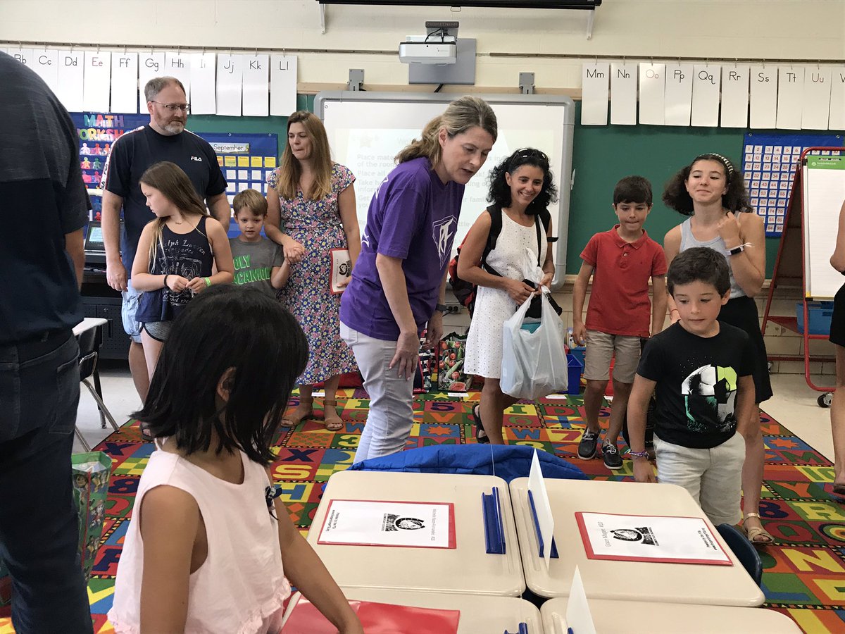 missyfanshaw's tweet photo. Excited to welcome back🙌🏼our SUPER Students! #RFES #sneakapeek #back2bcps #studentselfie @BaltCoPS https://t.co/eBDaTCIuaI
