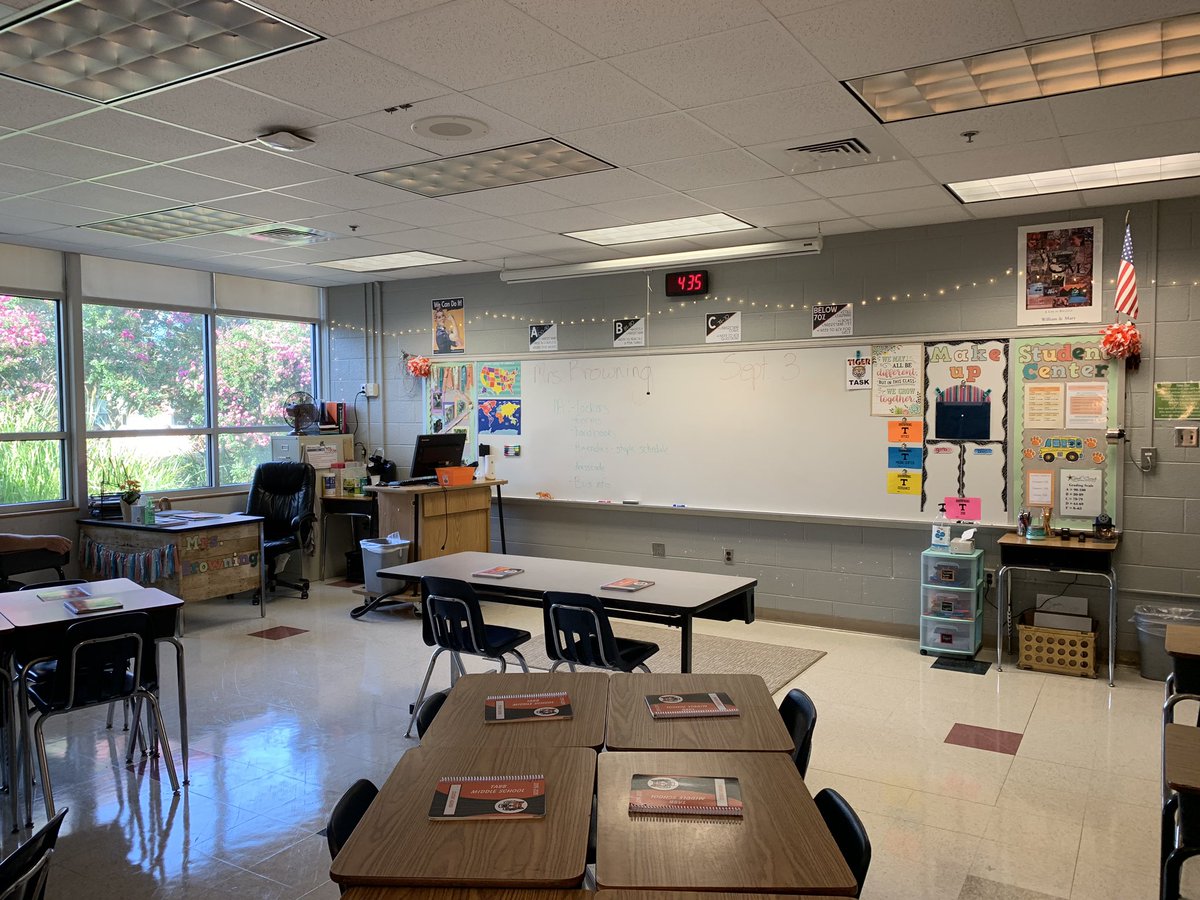 MrsBrowningTMS's tweet photo. And the room is ready for the #firstdayofschool !  Can’t wait for Tuesday! #tabbtigers #roar https://t.co/PNlLANoknk