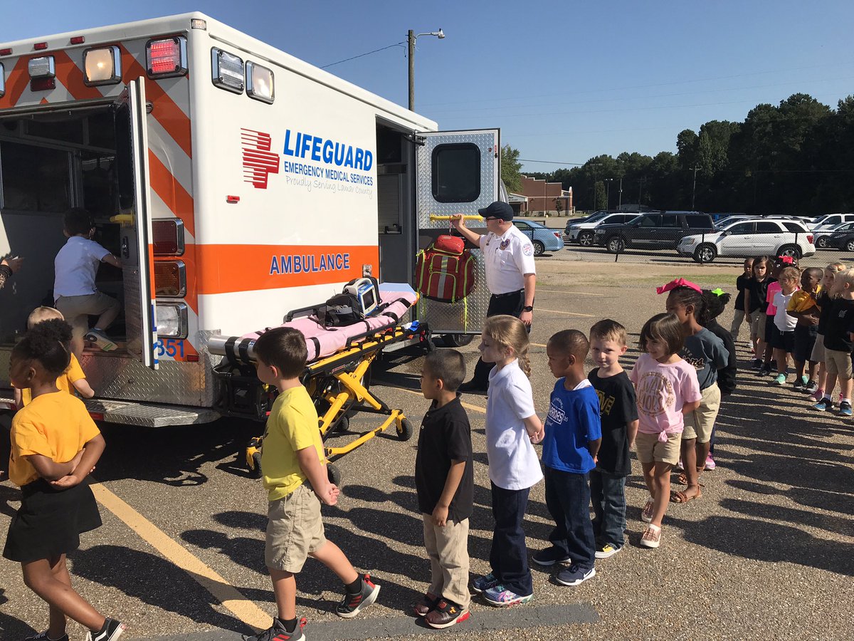 OGPrimarySchool's tweet photo. “A” is for ambulance. Thank you to local first responders for helping our kindergarten students finish out ”Aa” week with a tour of the ambulance. #proudtobeogp https://t.co/kMHfsilTdF