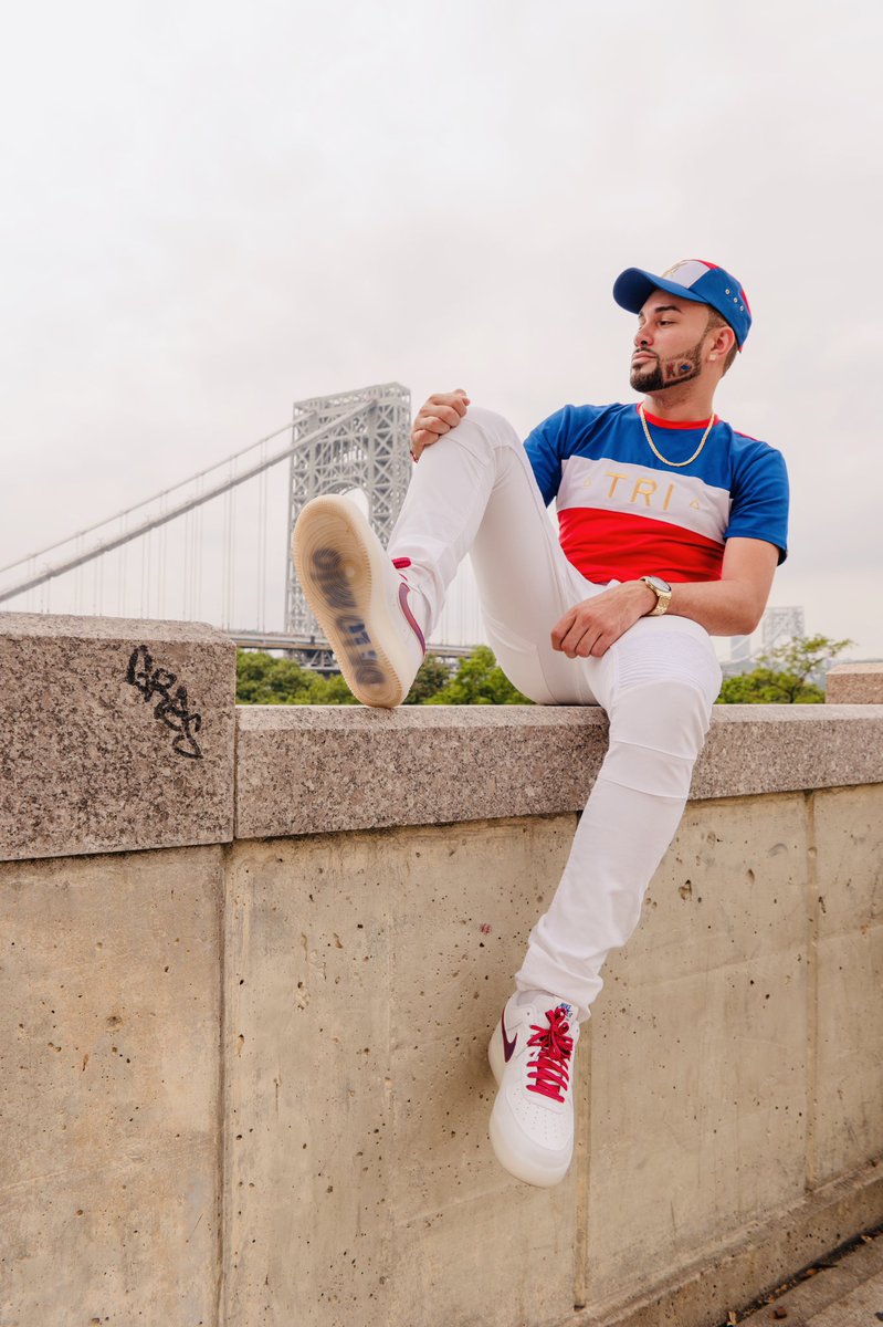 CASSIEL973's tweet photo. Con deseos de superarme mas fuerte que un huracán 🌪 De lo Mio tenis  @nike exclusivo en honor a la República Dominicana 🇩🇴 thank you so much @ceze.p my respect ✊🏻 NO TE AGA @trianguloswag 🔺#outfit #monkeyblack 🙏🏻#nike #dominicanrepublic🇩🇴 #delomio #sneakers https://t.co/rUJXXPgwgJ