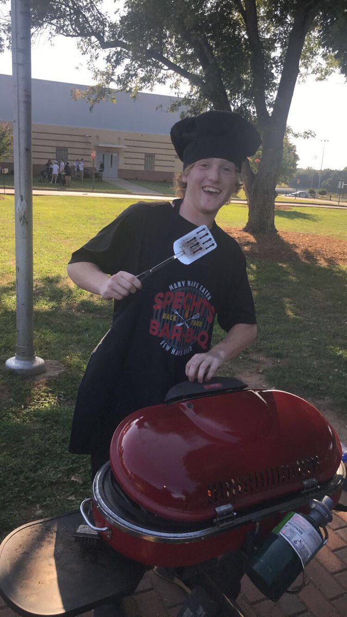 nchs_nutties's tweet image. grill master doing his work @_michaelspecht_