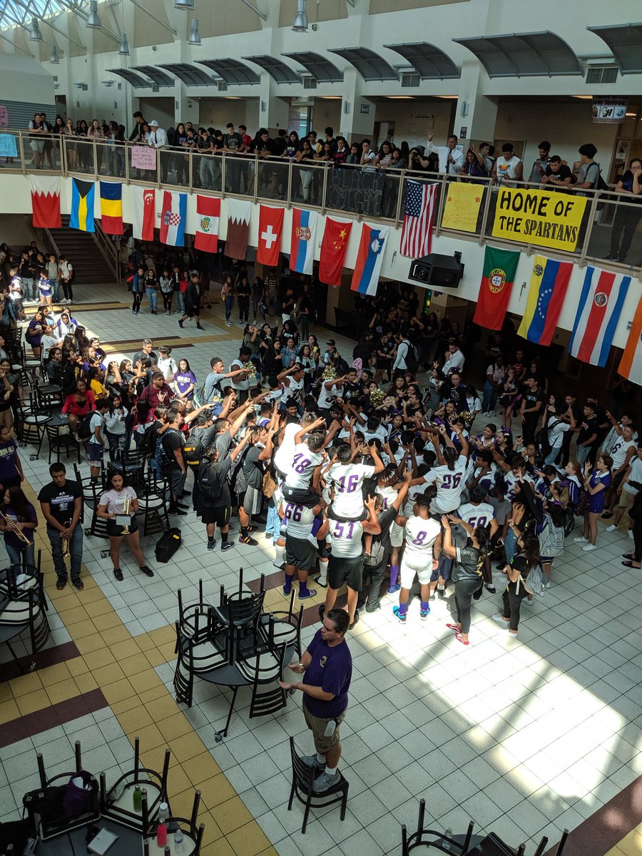 JHillsAVID's tweet photo. @jhillshs Spartans ready for Friday Night Lights @Fohi_Steelers #thejhillsway https://t.co/T15sCs2zek