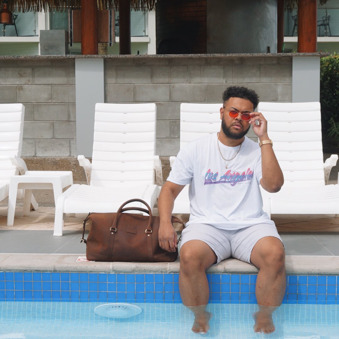 EDDIECAUCAU's tweet photo. Summer in Paradise #Fiji When I travel I love using a travel bag thatโs not only stylish but great quality and @forbesandlewis has just that. CHECK THEM OUT!! make sure you use discount code โSUMMER50โ #forbesandlewis #bagsofstyle #AD @boohooMAN #betheMAN https://t.co/bj2q2aog6j