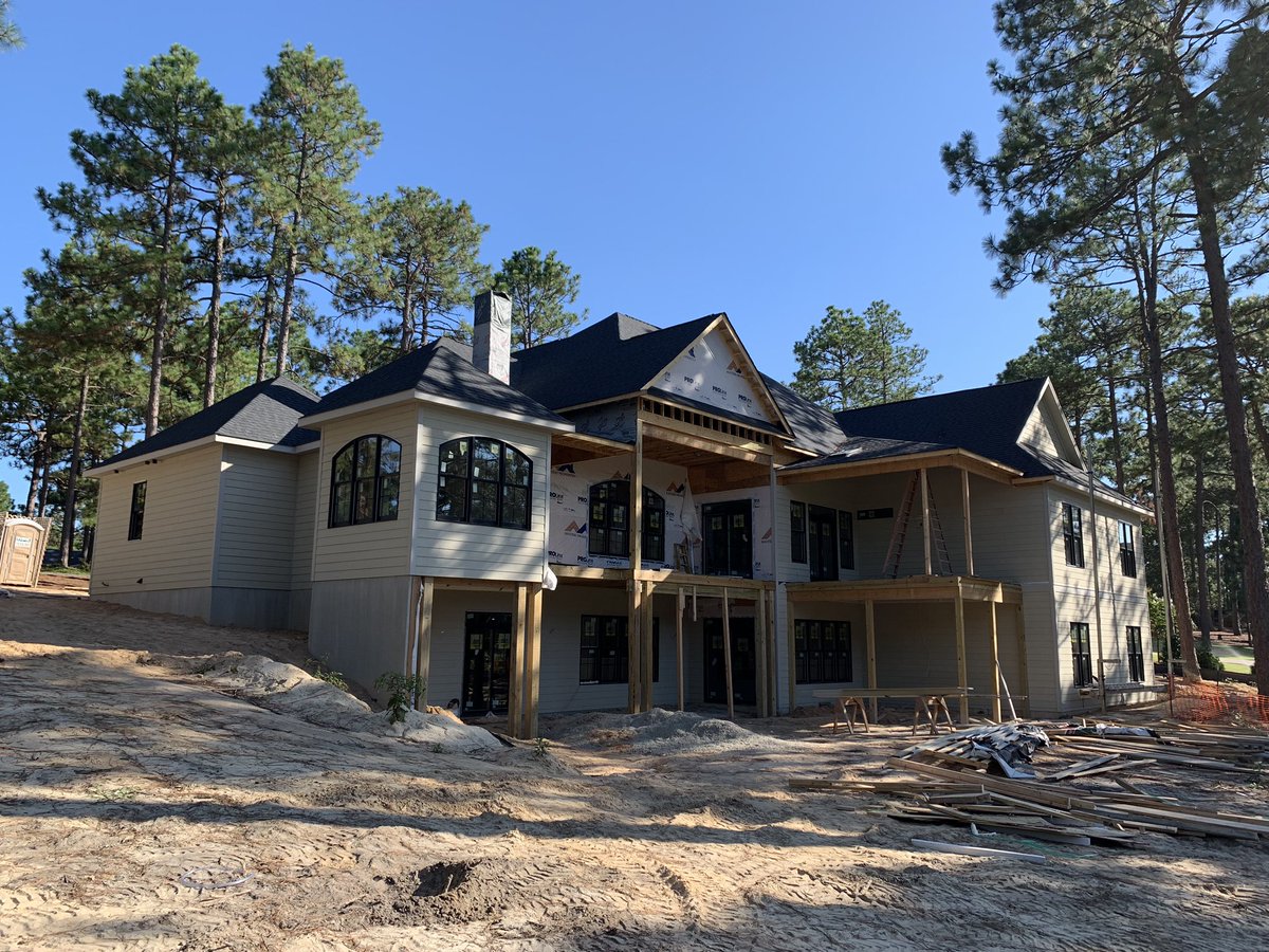 MastersPropInc's tweet image. It’s a good Friday in the Pines! How can you not love these 2 dream homes that are coming together so nicely. 😍 #MastersQuality