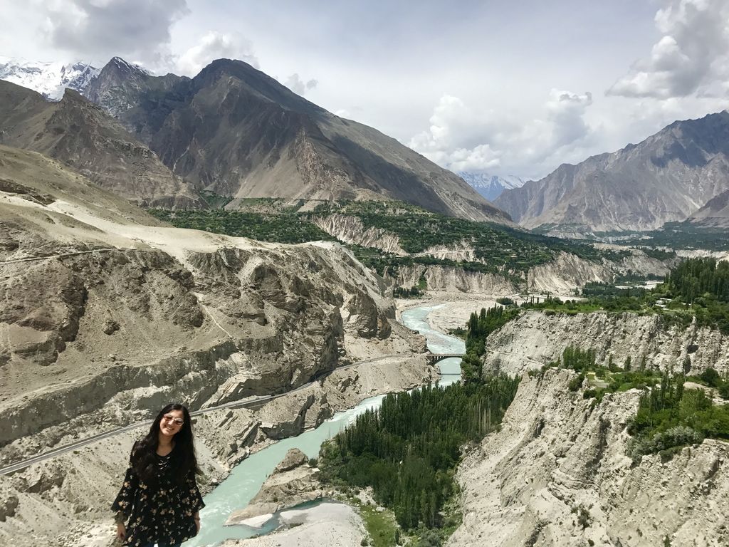 LSU_Honors's tweet photo. We're kicking off the weekend by dreaming about this past summer. OHC student Sanaa Alam had a busy #OgdenSummer! She traveled to Honduras to help implement sustainable health systems, Pakistan to visit family (first time back in 7 years) &amp; traveled to Oxford with #OgdeninOxford. https://t.co/0jjCc7aLVr